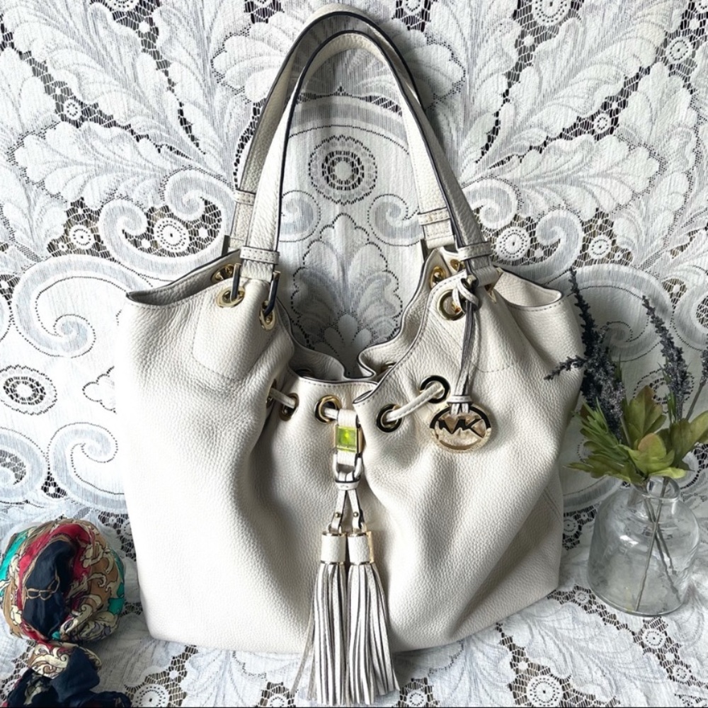 NWOT Michael Kors CAMDEN Ivory Shoulder Bag Purse